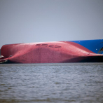 EEUU: Rescatan con vida a 4to tripulante de buque naufragado