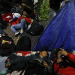 Manifestantes acampan en el centro de Buenos Aires en protesta por crisis