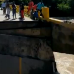 Se derrumba puente en San Juan de la Maguana por fuertes lluvias