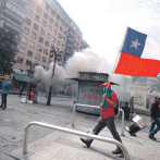 Exigen en Chile la renuncia de Piñera