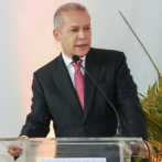 Rafael Núñez denuncia “vehículos extraños” bloquean entrada de su residencia