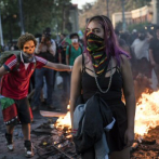 Disfraces y algunos disturbios marcan protestas en Chile en día de Halloween