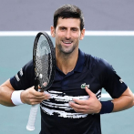 Djokovic arrasa a Tsitsipas y Garín cae en París