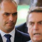 El hijo de Bolsonaro pide perdón ante el aluvión de críticas por sus comentarios sobre la dictadura