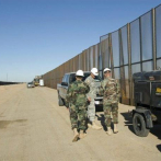 Traficantes abren brechas con sierra en muro fronterizo de EEUU, según diario
