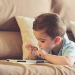 El uso de pantallas se vincula con el desarrollo cerebral de los niños