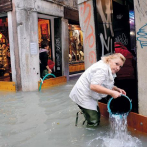 Venecia sigue atenta los próximos picos de la marea y bloqueada