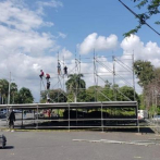 En San Cristóbal levantan tarima y la gente espera a Romeo Santos esta tarde