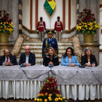 El Gobierno de Bolivia introduce nuevos símbolos como una bandera y la Biblia