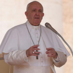 El Papa dice que los políticos que se enfurecen contra homosexuales, judíos y gitanos le recuerdan a Hitler