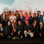“Los Leones” reúne elenco completo en gala premier