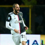 Gonzalo Higuain marca dos goles y la Juventus triunfa