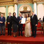 Presidente Medina entrega Premio Nacional de Periodismo a Emilia Pereyra