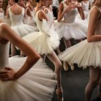 Bailarines de la Ópera de París cuelgan sus zapatillas para sumarse a protestas en Francia