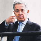 Imputan a un abogado de Álvaro Uribe por sobornar a testigos para exonerar al expresidente de Colombia