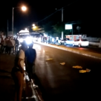 Video: Jóvenes que participaron en caravana de Gonzalo protestaron en Azua porque no les pagaron