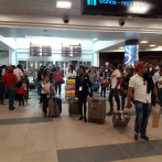 Viajeros dominicanos se quejan de retraso en entrega de equipajes y de aplicación de gracia navideña