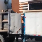 VIDEO: Sociólogo denuncia traspaso de cajas navideñas de camión del Plan Social a otro no rotulado en Mirador Sur