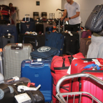 Incremento de viajeros por Navidad crea caos en entrega de equipajes en el AILA