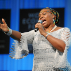 Uganda deporta a la famosa cantante sudafricana Yvonne Chaka Chaka