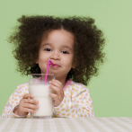 Los niños que beben leche entera tienen un 40 por ciento menos de riesgo de sobrepeso u obesidad