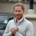 El príncipe Enrique reaparece en Buckingham tras sacudir la monarquía