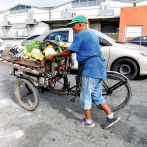 Aquilino: 40 años recorriendo las calles de Miraflores con su triciclo lleno de verduras