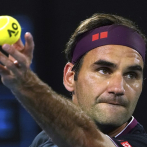 Federer sobrevive, Serena, Osaka y Wozniacki eliminadas