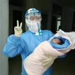Una mujer con neumonía por el nuevo coronavirus da a luz a un bebé sano en China