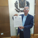 Manuel Jiménez presenta documentos ante la JCE de presuntas irregularidades de Luis Alberto