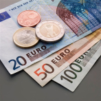 El euro cae a su nivel más bajo frente al dólar en casi tres años