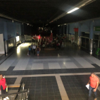 Metro de Santo Domingo está paralizado por “falla eléctrica”; evacúan pasajeros