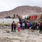Choque de dos buses deja 14 muertos y 68 heridos en Perú