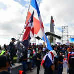 Manifestantes de todo el país se reúnen en Plaza de la Bandera