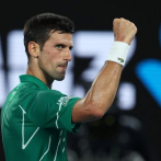 Djokovic y Tsitsipas avanzan a semifinales en Dubái