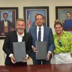 Ricardo Montaner firma acuerdo con el Ministerio de Educación para la construcción de una escuela en Samaná