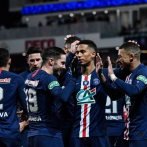 Fútbol francés prohíbe palmadas entre jugadores y árbitros