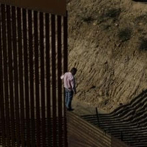 Trump dice que los hispanos son los que más quieren el muro con México