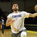 Curry confía en su preparación al regresar con los Warriors