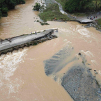 Aguaceros destruyen puente El Badén en La Vega y afectan viviendas en Santiago