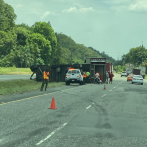 Patana se vuelca en la autopista Duarte en Villa Altagracia, sin reportes de lesionados