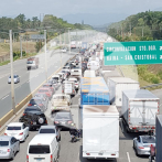 Se registran taponamientos en autopista Duarte y 6 de Noviembre por limitación de salida