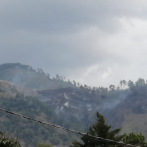 Extinguen incendio forestal en Constanza
