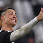Jugadores de Juventus se ejercitan a la espera de Cristiano Ronaldo