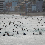 Investigadores ven poco probable el contagio por agua en piscinas o playas