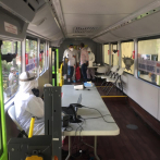 OMSA transforma autobuses en consultorios provisionales para realizar pruebas Covid-19