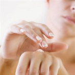 ¿Sabías que un masaje de manos es casi tan placentero como uno podal? Descubre sus beneficios