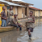 Las inundaciones en el este de África complican la lucha contra la COVID-19 y la plaga de langostas