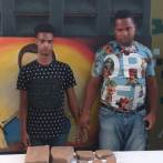 Dos hombres detenidos tras camuflajear 15 paquetes de marihuana en asiento de motor