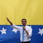 Guaidó reaparece en calles de Caracas tras rumores de protección diplomática